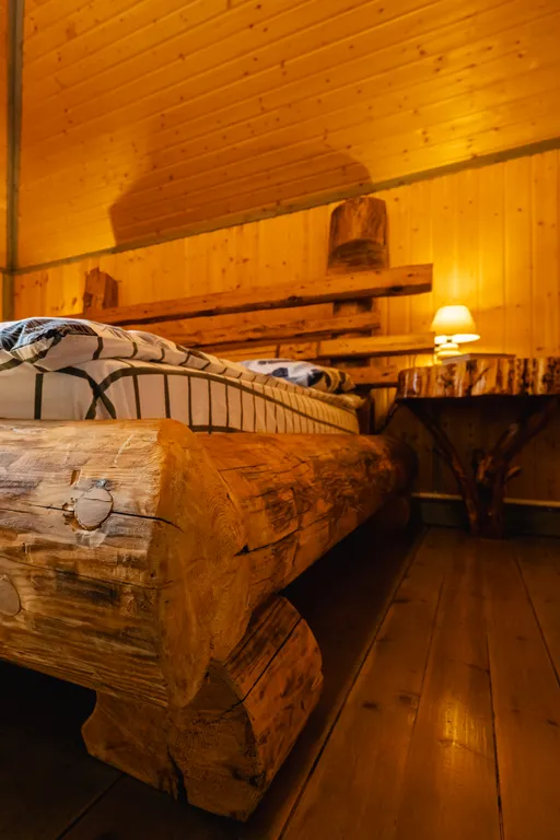 Коттедж у пруда