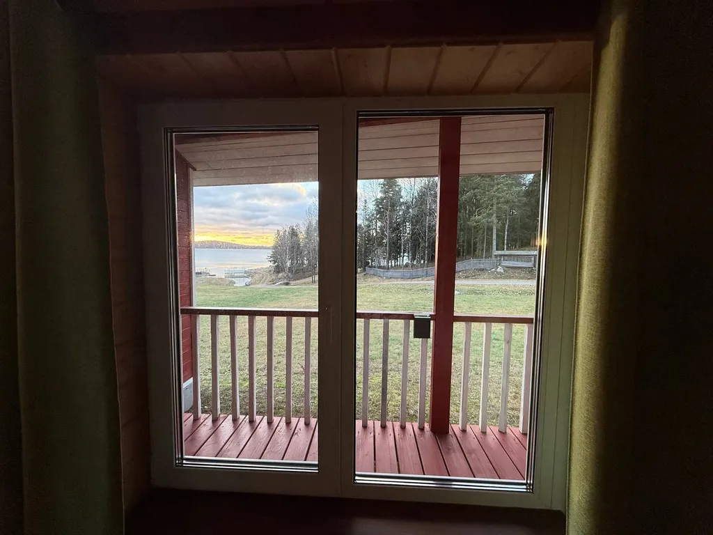 Норвежская деревня с двухспальной кроватью