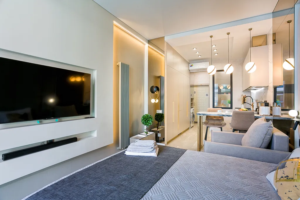 Дизайнерская студия с террасой с видом на море и свой пляж