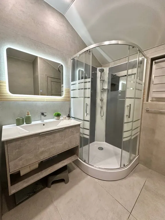 Коттедж Красивый дом с 2 спальнями — Ропша