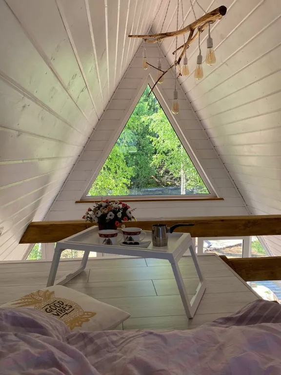 Дом с баней и чаном у леса