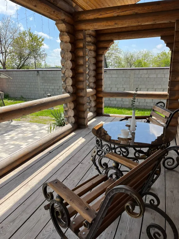 Уютный деревянный дом с видом на горы