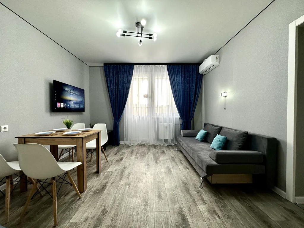 Квартира на Юркина 10