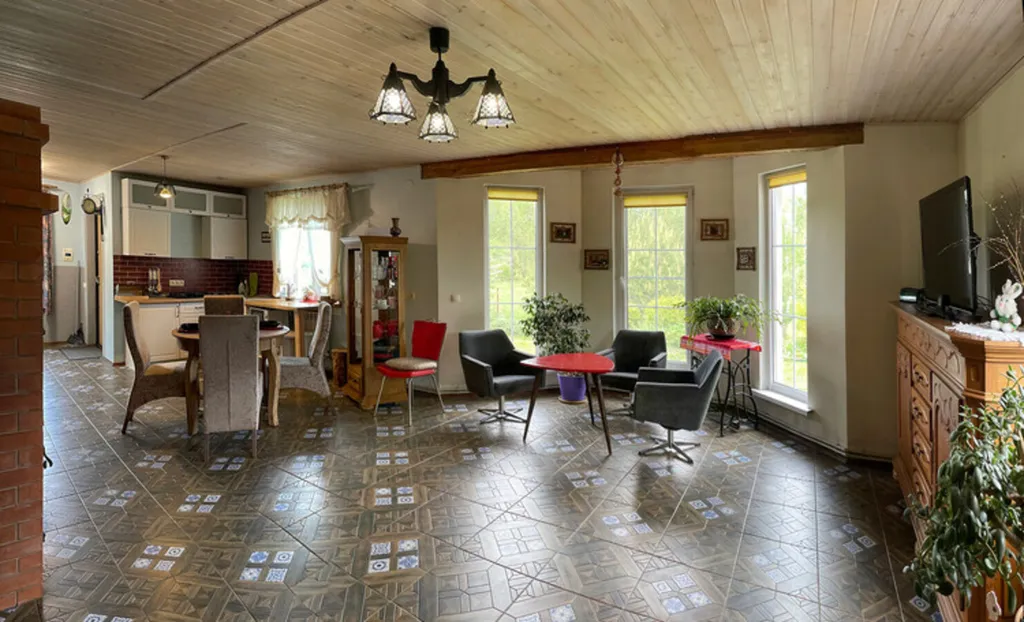 Хутор Избушка на опушке леса, возле реки