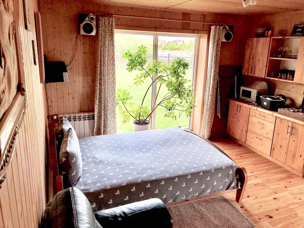 Домик у озера