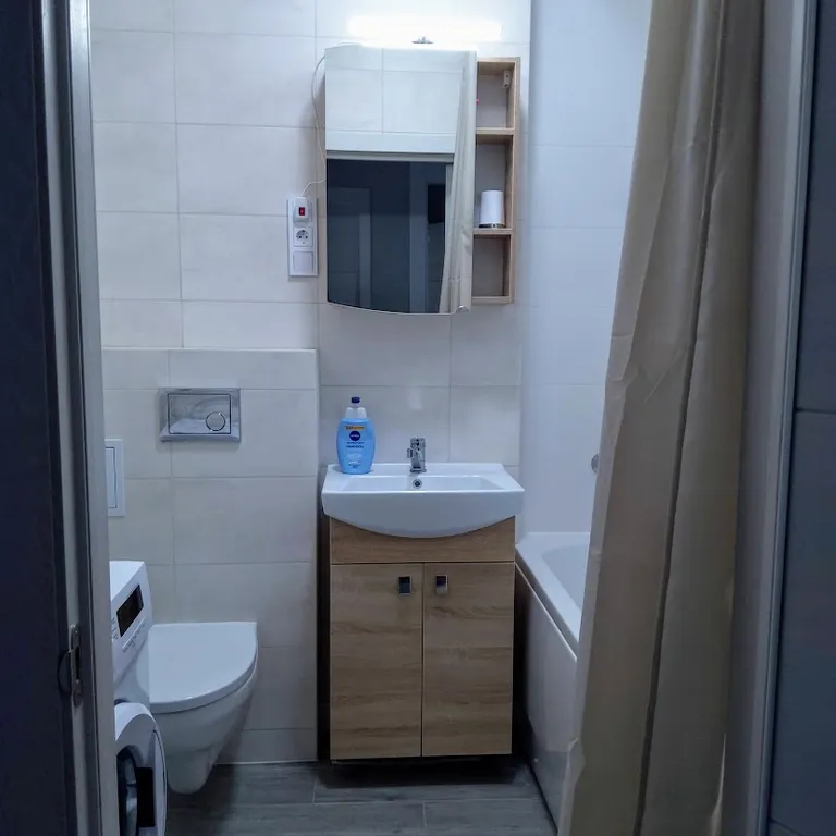 Новая квартира с солнечной террасой между морем и озером