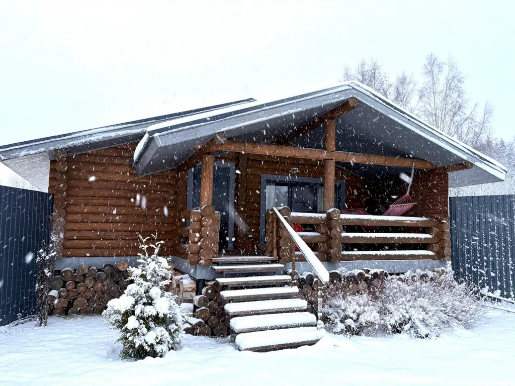 Домик со своим прудом и баней