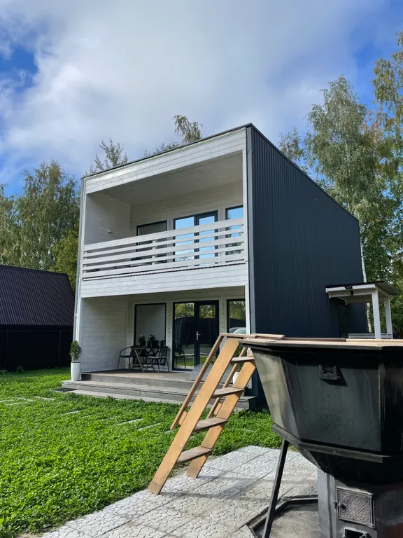 Вилла с банным чаном на берегу водоёма