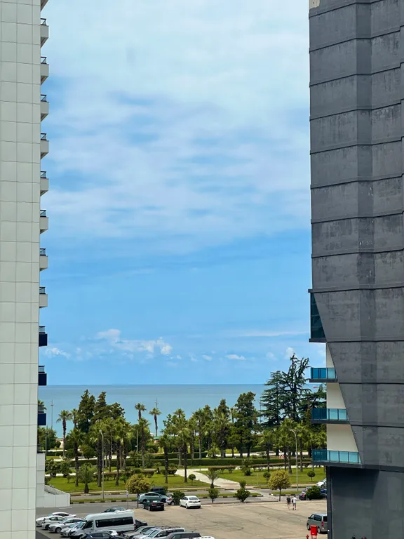 2-комнатный апартамент в ЖК White Sails с бассейном и парковкой