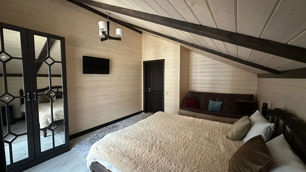 Шале с видом на горы и реку moon house arkhyz