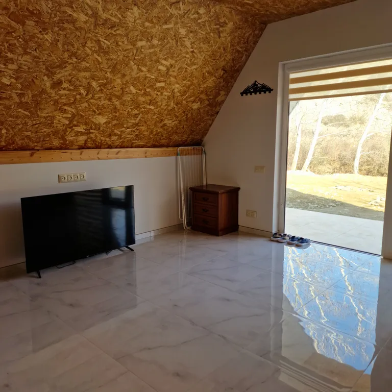 Домик с видом на горы