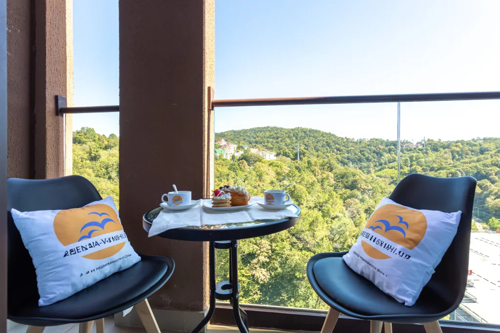 Студия с балконом и видом на горы