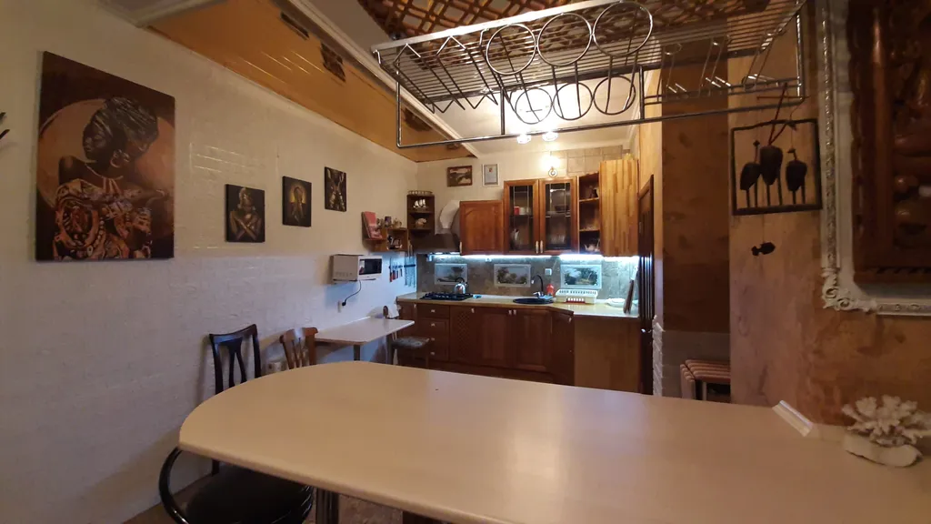 Дом с бассейном недалеко от моря