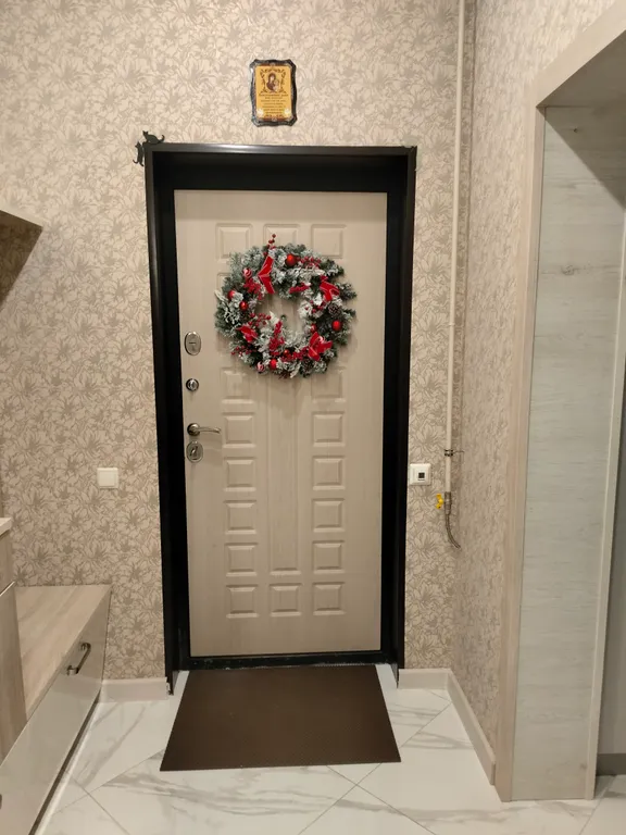 Уютный коттедж с дровяным камином, в окружении лесного массива