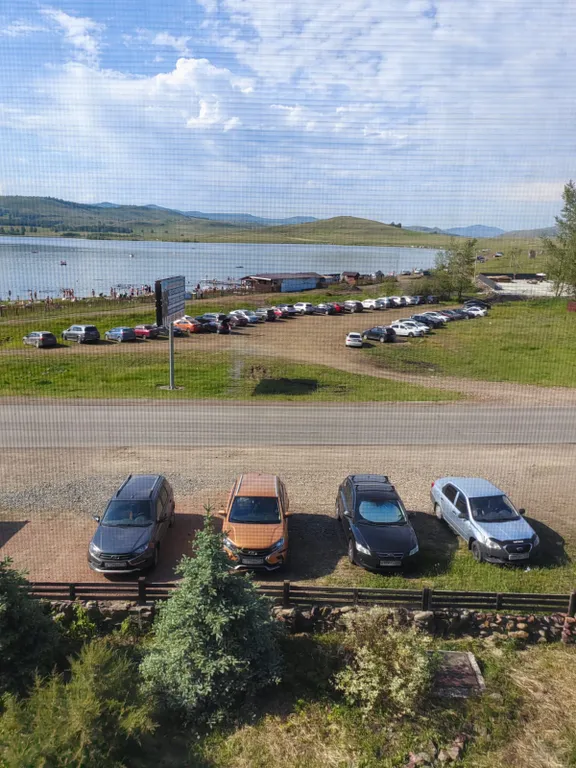 Квартира-студия с видом на озеро и горы