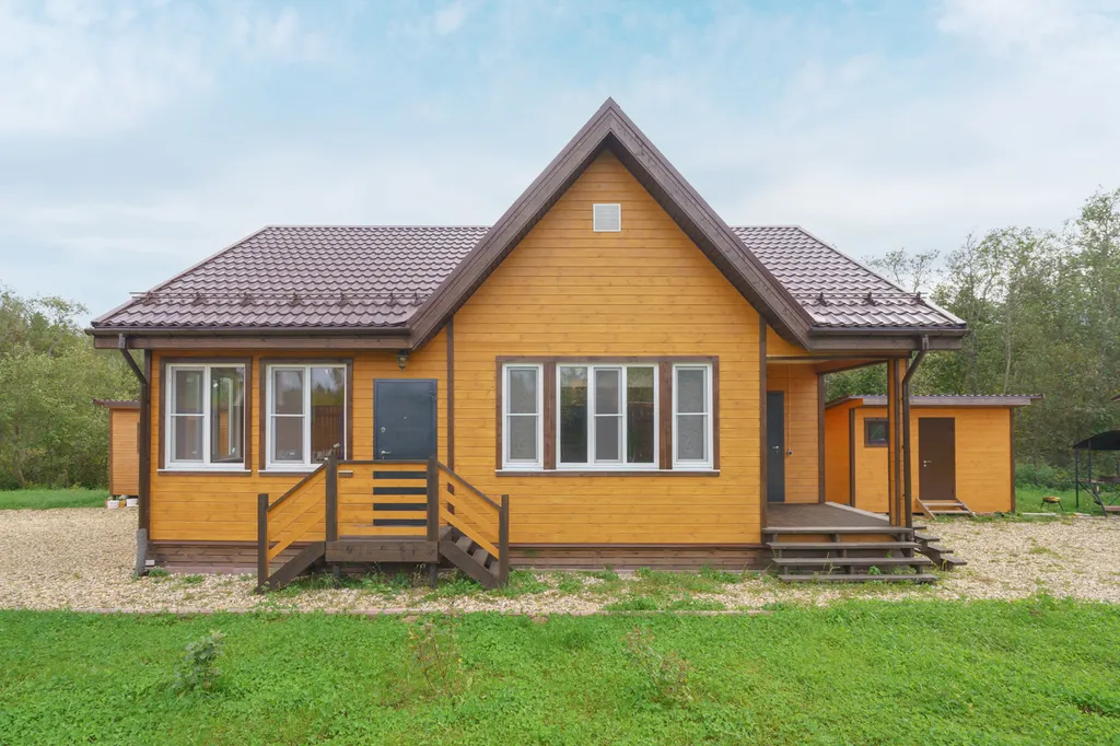 Новый коттедж для отдыха у реки с бассейном и баней