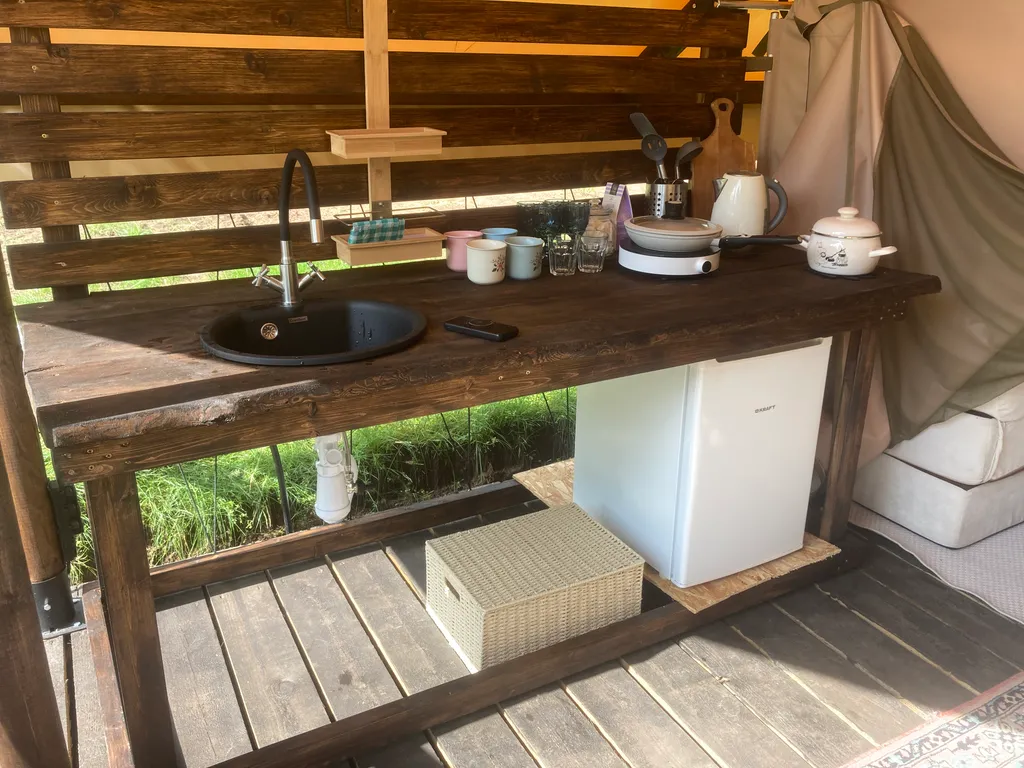 Уютный глэмпинг на прекрасном острове на псковском озере