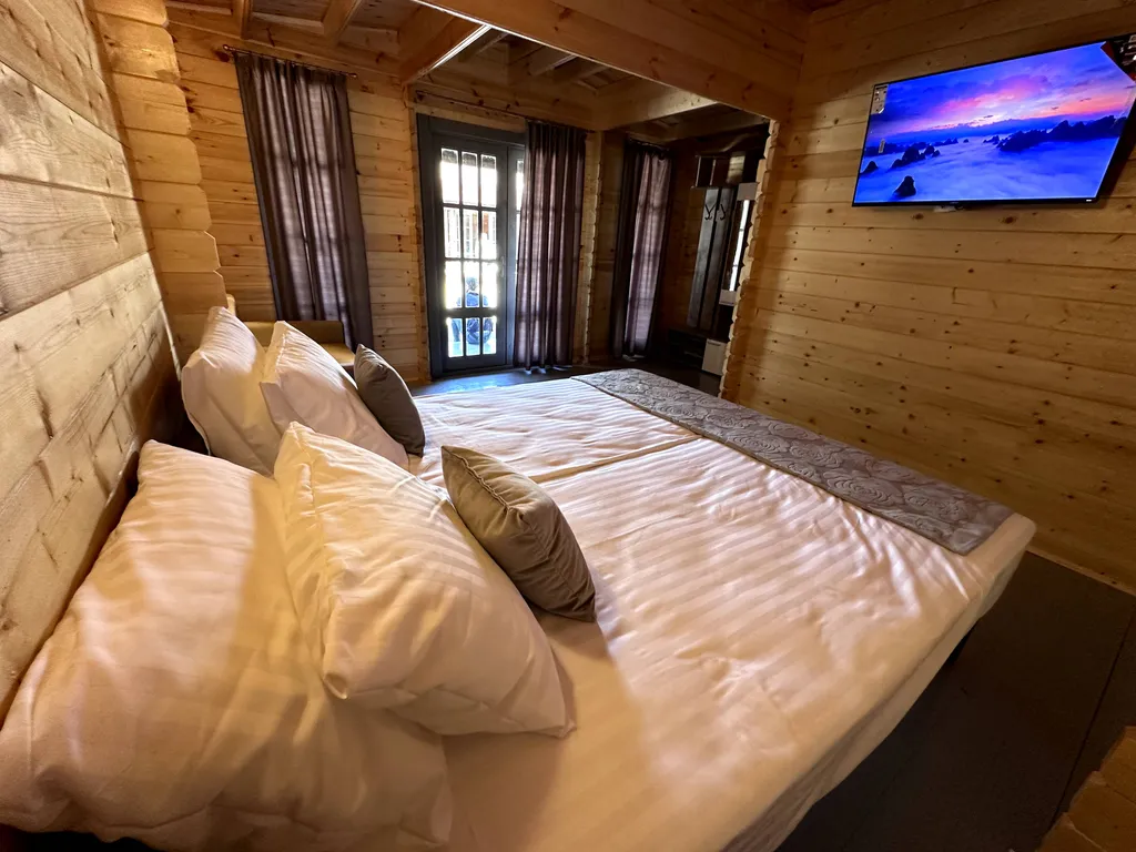 Эко-домики у моря с собственным бассейном