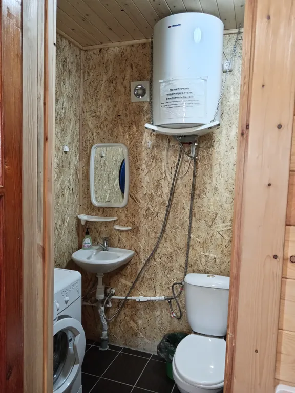 Гостевой дом вдали от берега и шума с кухней, туалетом, душем в доме