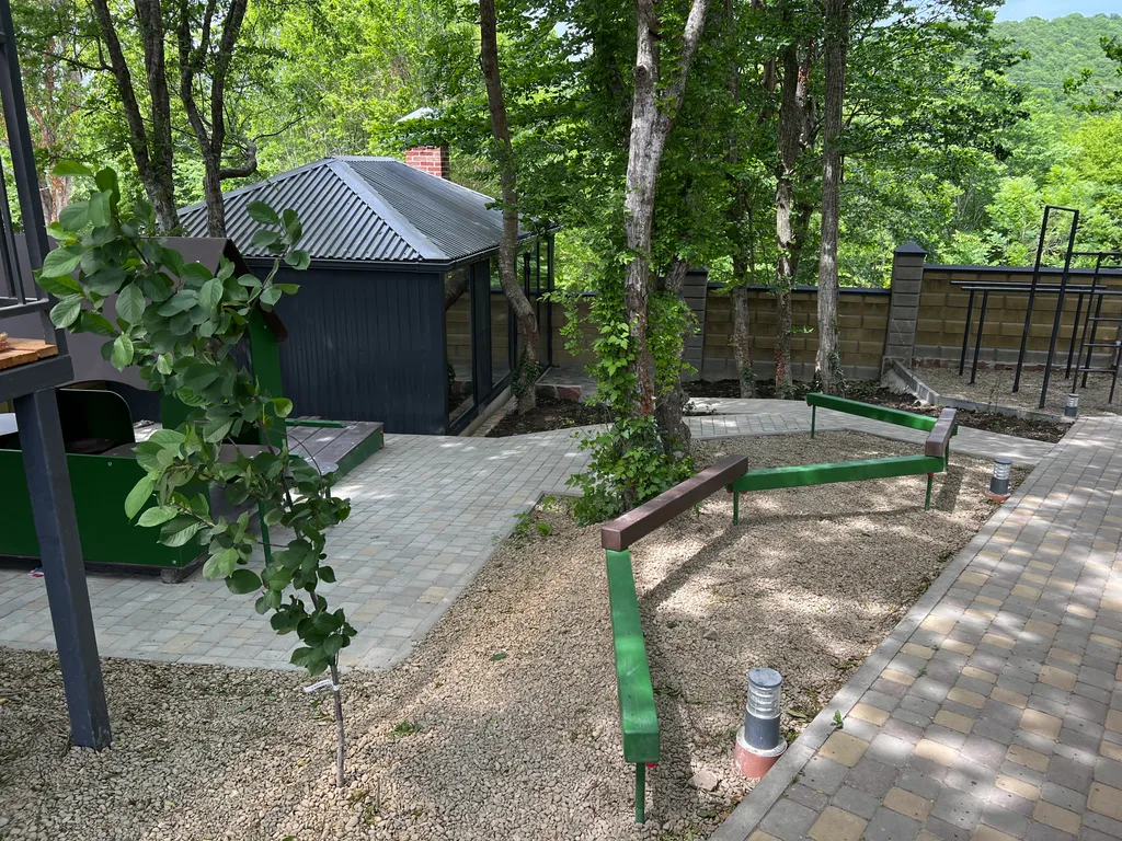 Домик в лесу у моря с верандой