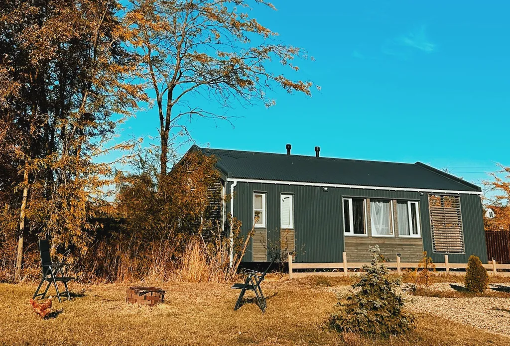 Большой дом с видом на озеро