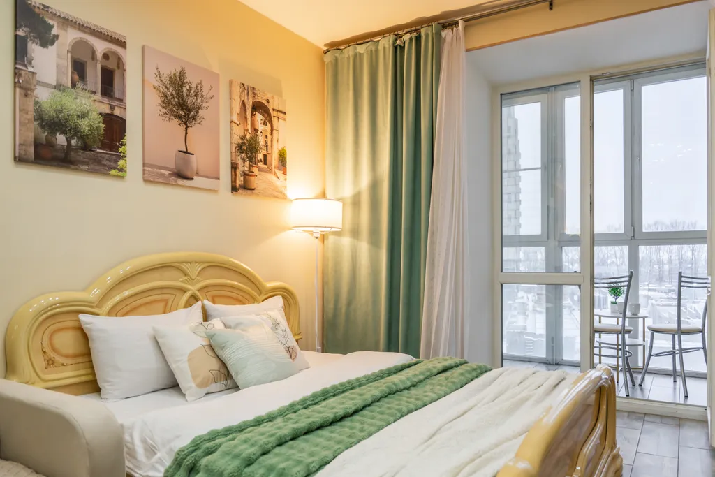 Панорамные окна в пол с потрясающим видом на закат