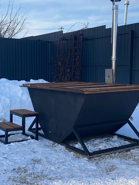 Дом у берега озера