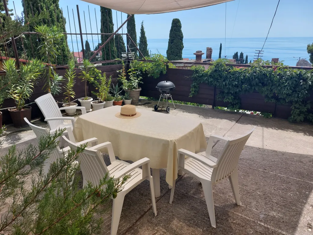 Квартира Апартамент в Симеизе с видом на море и большой собственной террасой. — аренда посуточно в Симеиз