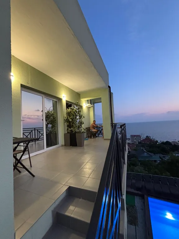 Коттедж Сдвоенные апартаменты с просторной солнечной террасой — Нижнее Учдере