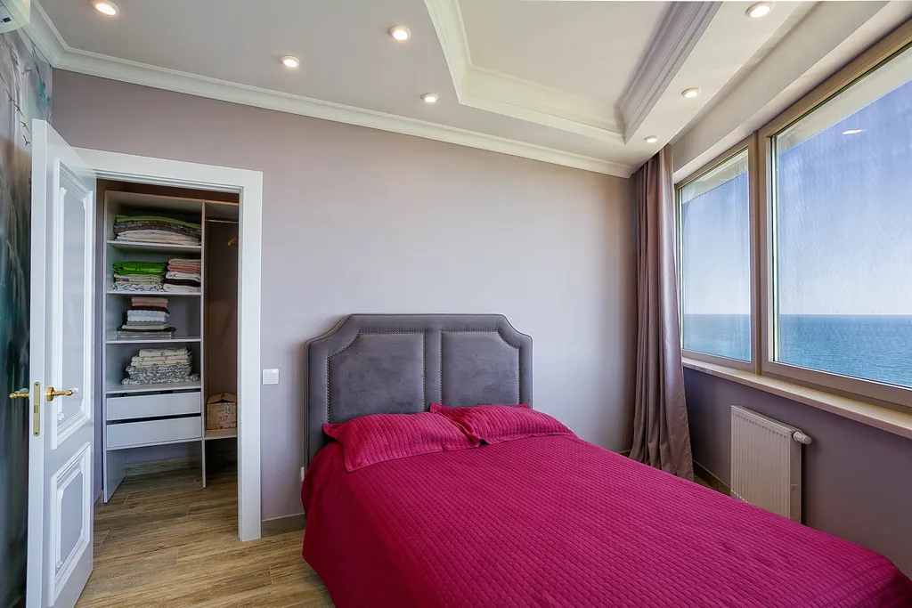 Трёхкомнатный апартамент с видом на море