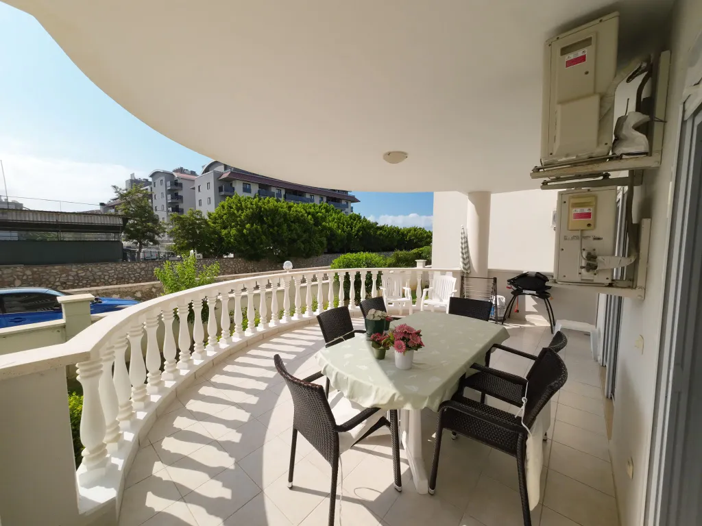 Апартаменты у моря всего в 200 метрах до пляжа с открытым бассейном