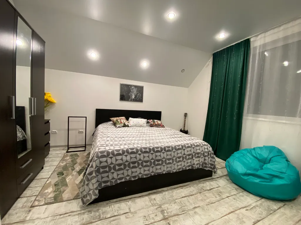 Дом у леса в минуте от города!