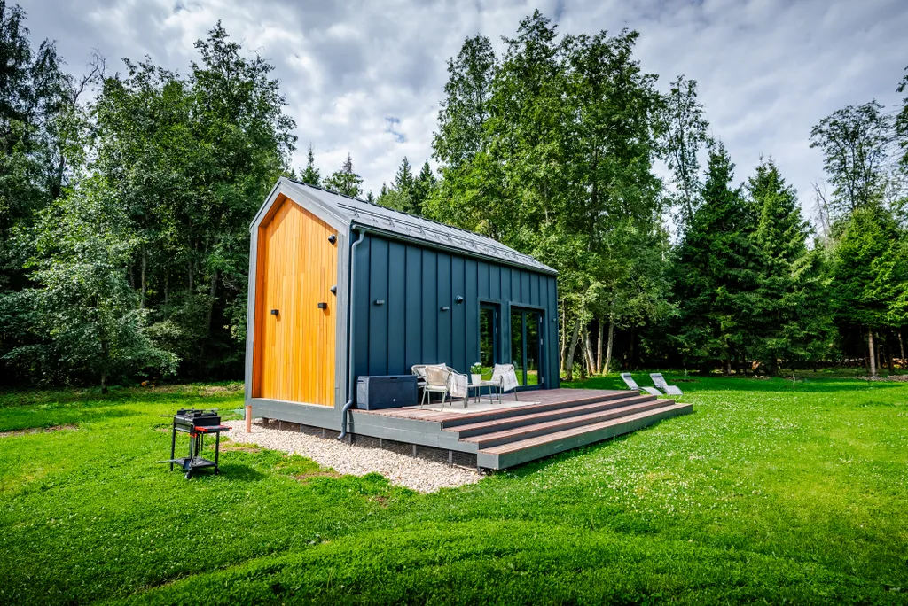 Наедине - дом в лесу