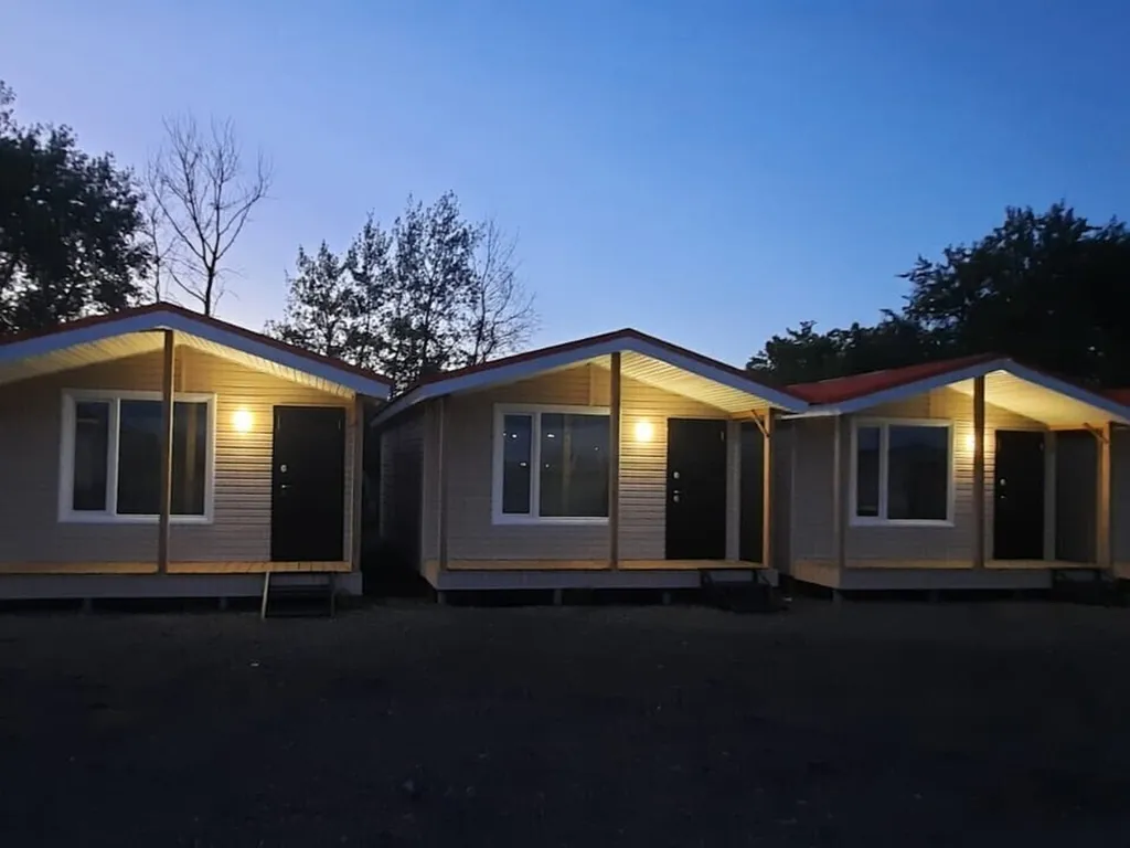 Уютный четырёхместный Домик с двуспальной кроватью