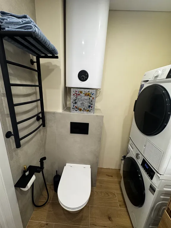 Новая стильная квартира с панорамным видом на море и рядом с пляжем