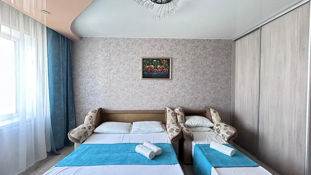 Современная трехкомнатная квартира с большой кухней