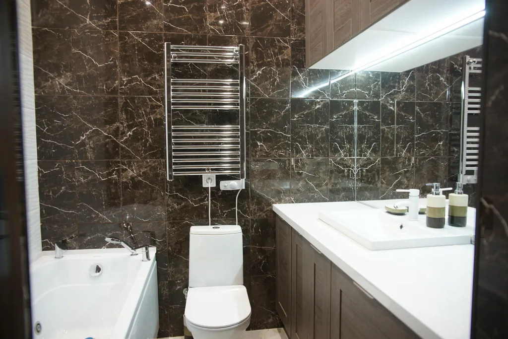 Апартаменты 1 - тёмно-синий металлик в фасадах кухни, белые интерьеры