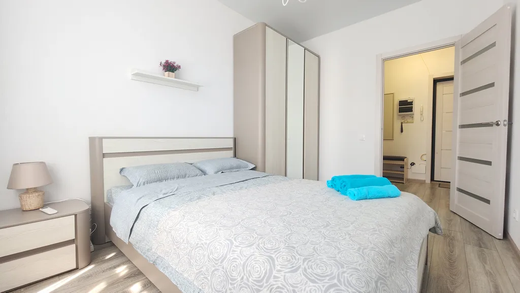 Евротрешка в корпусе с бассейном