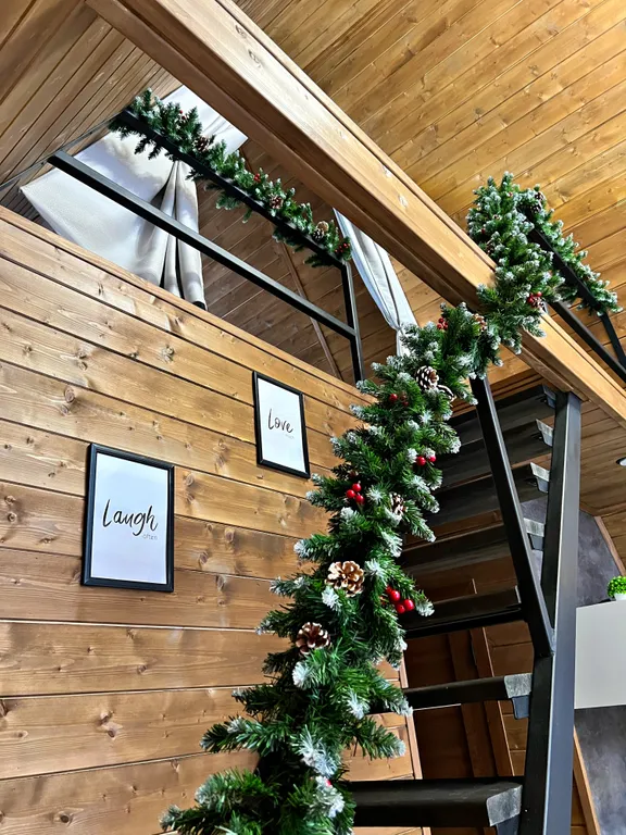 Уютный А-frame коттедж в зеленой части города