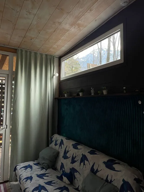 Домик с террасой и видом на горы