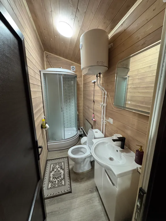 Уютный дом в сосновой лесу