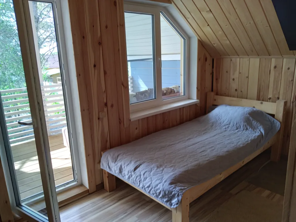 Дом с балконом