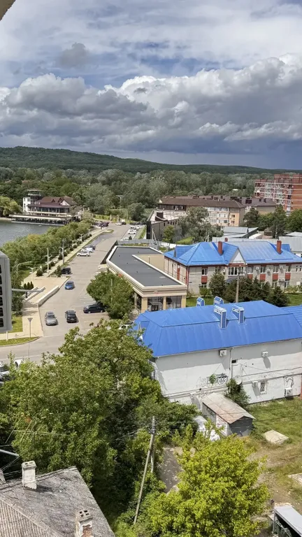 Уютная квартира в центре города у озера с балконом