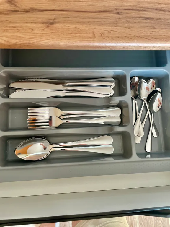 Хороший вид, парк и метро в шаговой доступности.