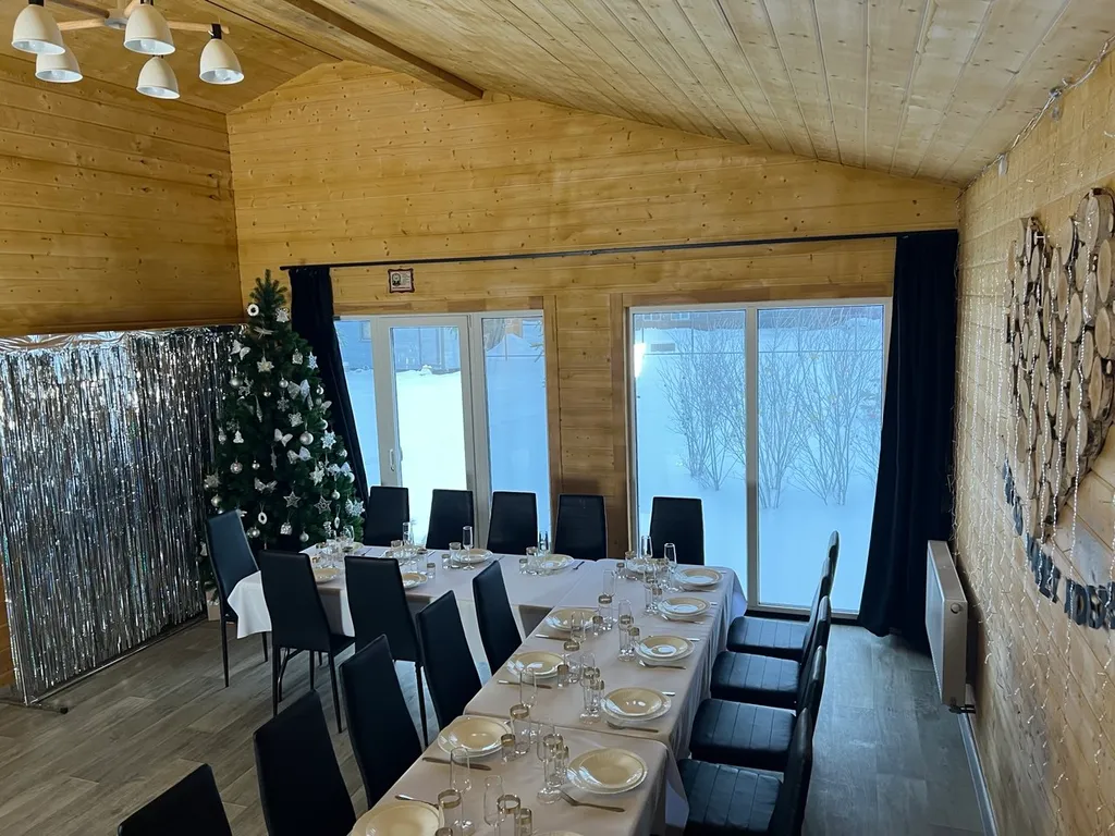 Дом с баней на дровах, банным чаном и большой гостиной