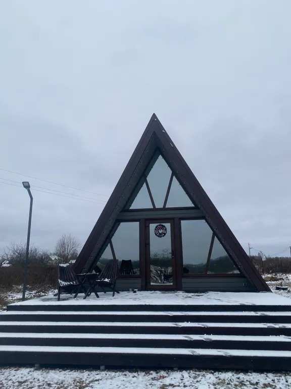 Треугольный дом