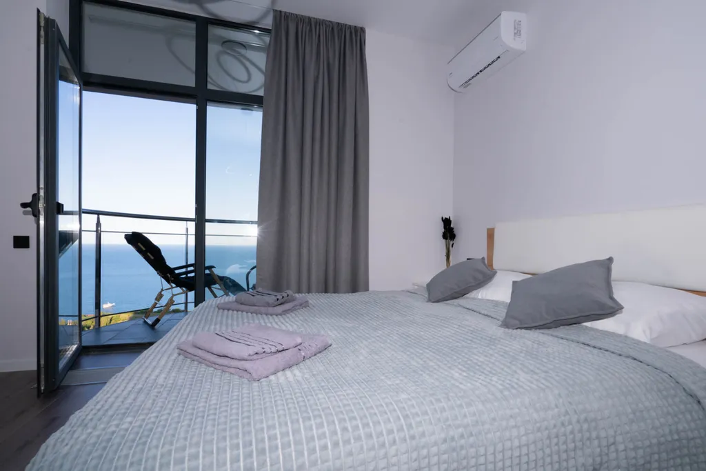 Квартира Дизайнерская студия Ls-deep music с видом на море с 13 этажа — аренда посуточно в Алушта