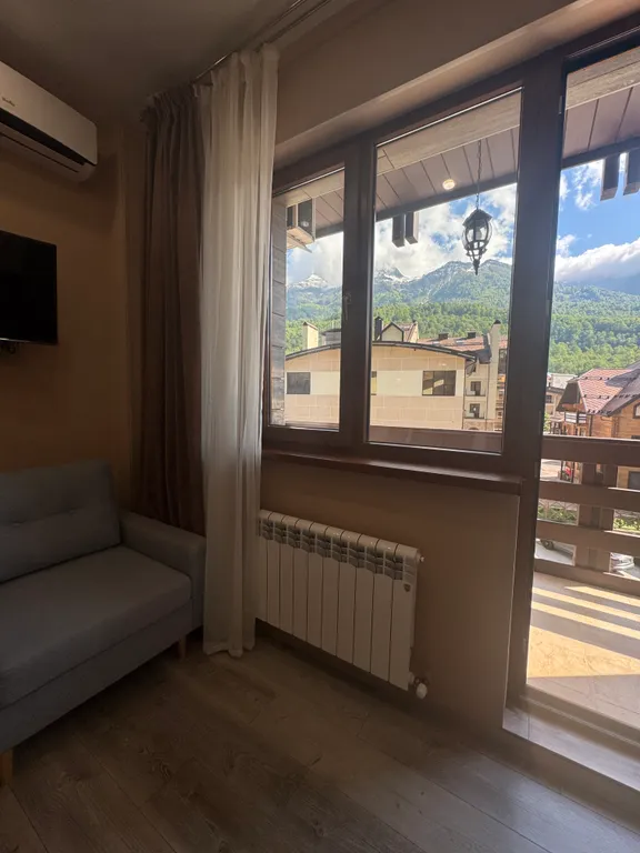 Светлая уютная студия с видом на горы