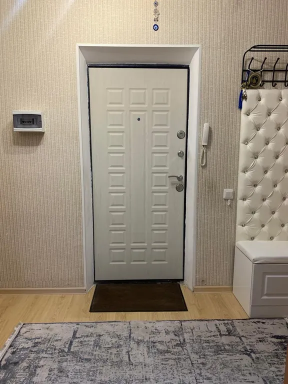 Самый центр левого берега