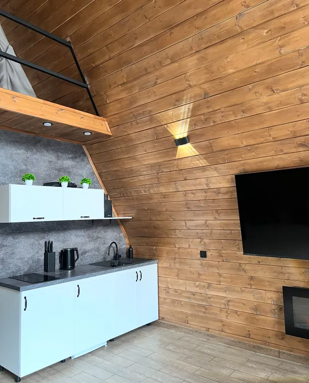 Уютный А-frame коттедж в зеленой части города